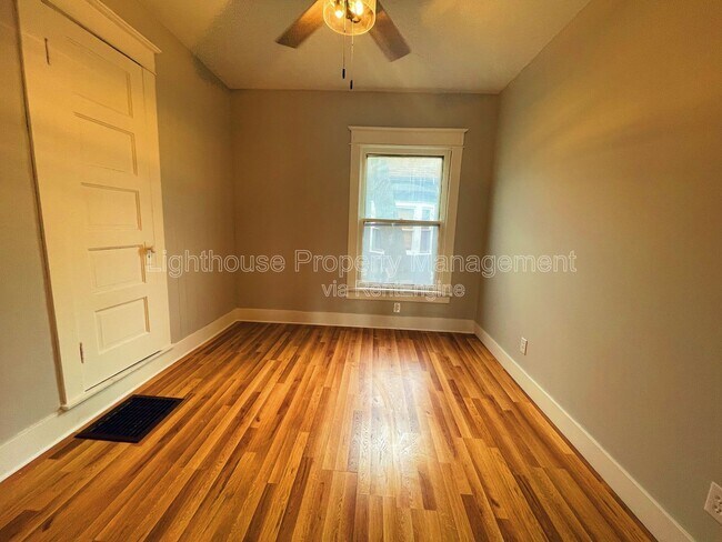 Building Photo - 618 Superior St