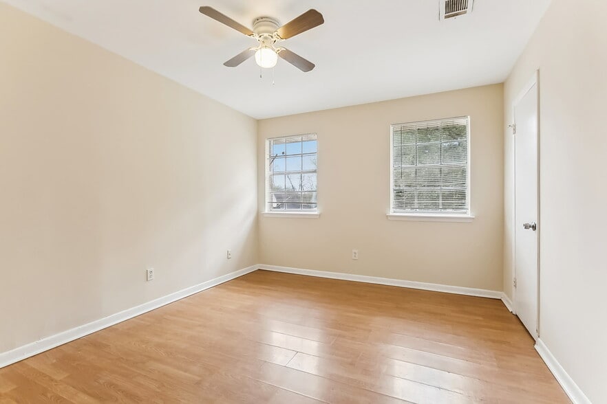 Building Photo - 12483 Warfield Ave