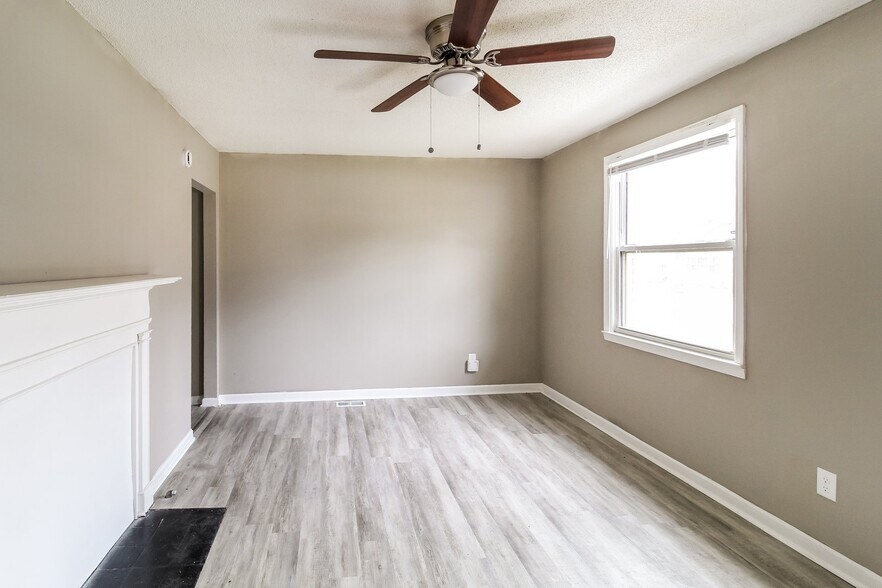 Building Photo - 3275 Mary Dr