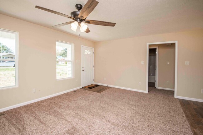 Building Photo - Knoxville 37849 - 3BR/2.5BA home with wash...