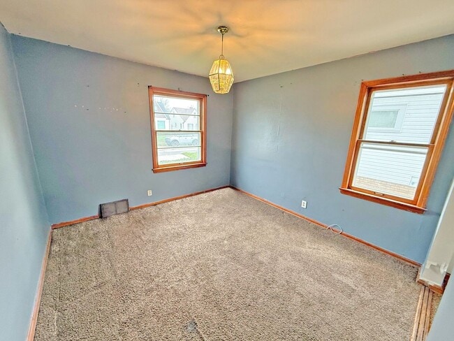 Building Photo - 3 BED 1 BATH BEAUTIFUL SINGLE FAMILY HOME ...