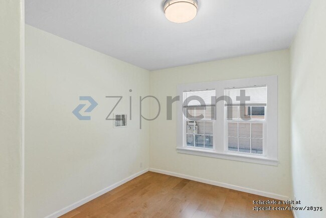 Building Photo - 748 S 11th St