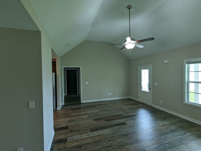 Building Photo - 3B/2BA With 2 car garage, Large Bonus Room...
