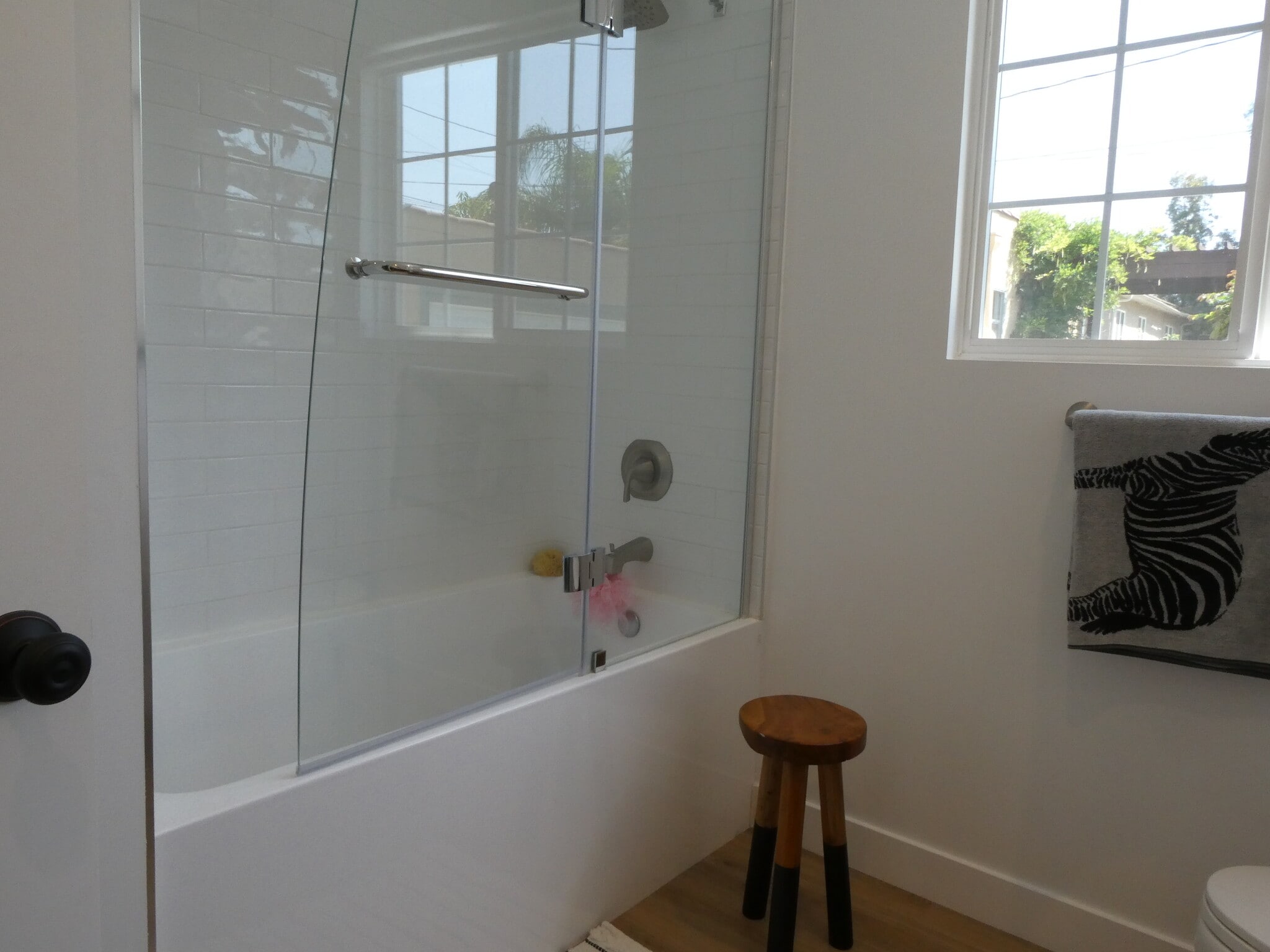 Master bathroom - 9044 Carson St