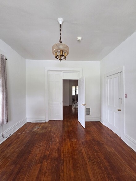 Building Photo - 660 Oak Hill Ave