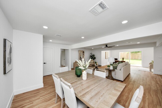 Building Photo - 6249 Locke Ln