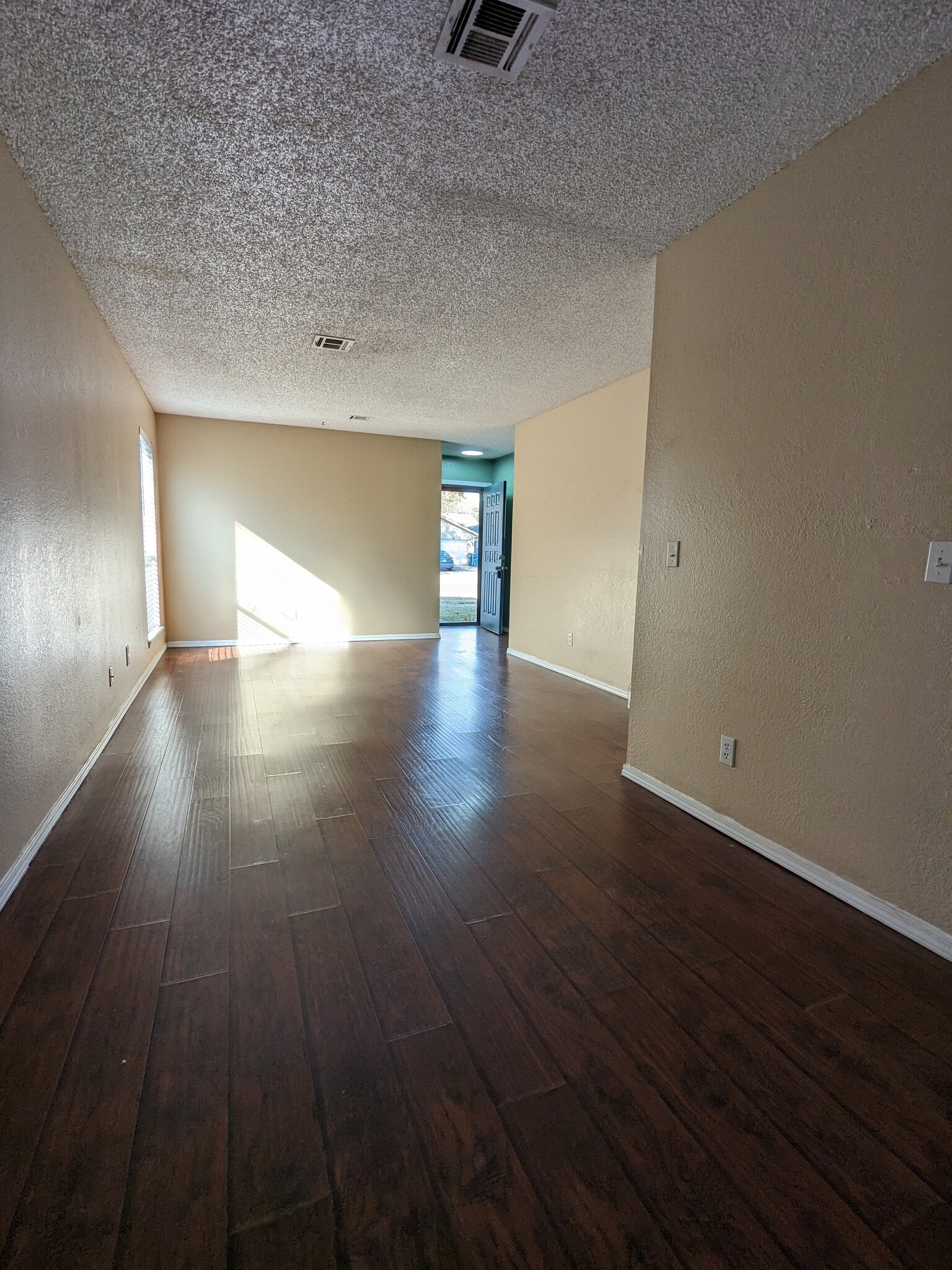 Building Photo - 712 Swan Lake Rd