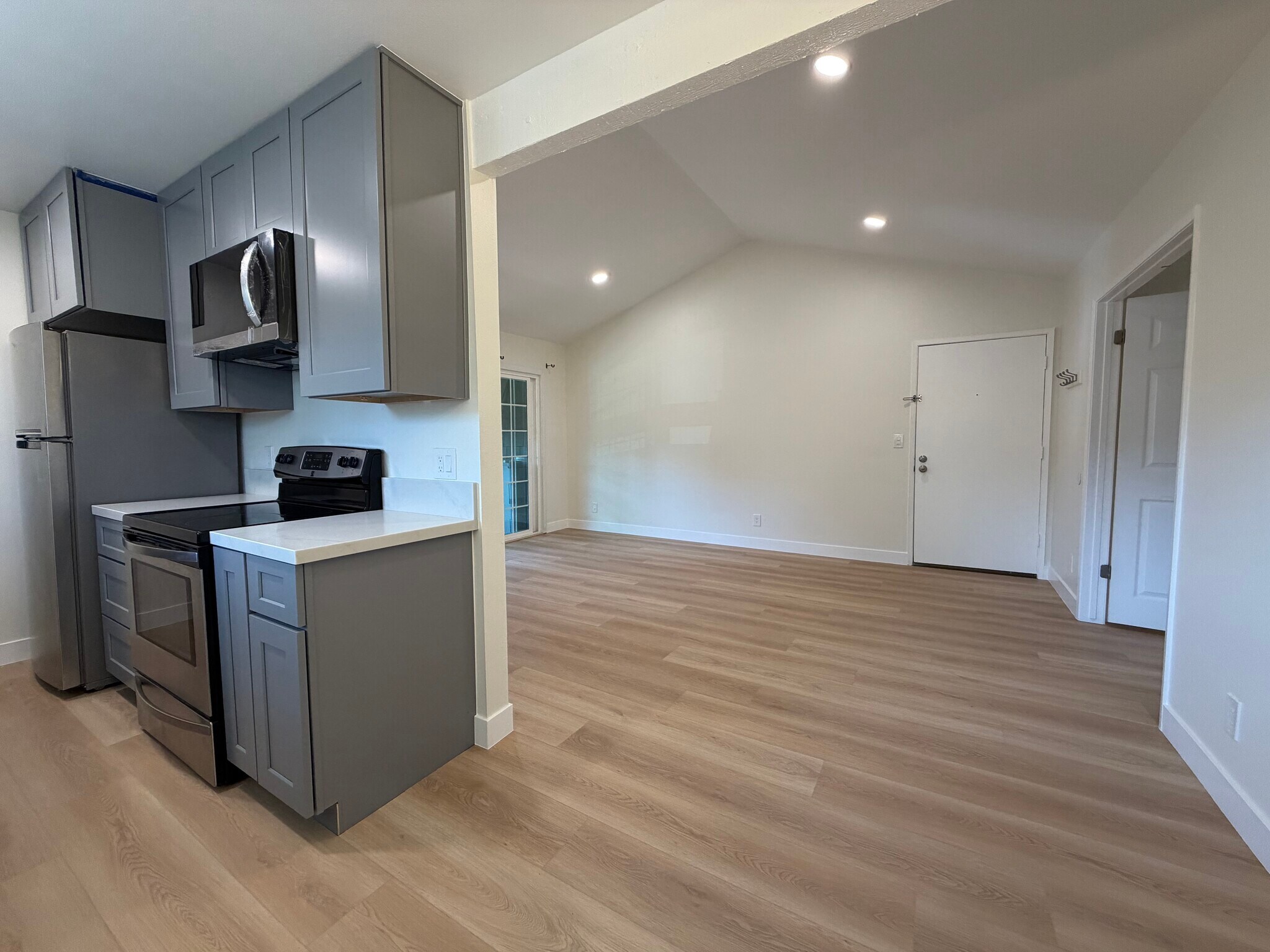 Building Photo - 170 Streamwood
