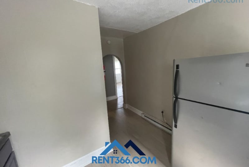 Building Photo - 582 Sunbury St