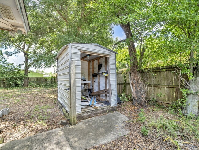 Building Photo - 627 Ferretti Ave