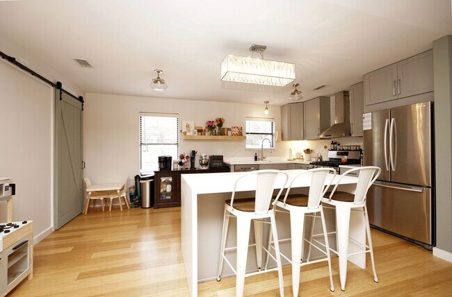 Building Photo - Great Location in Niceville