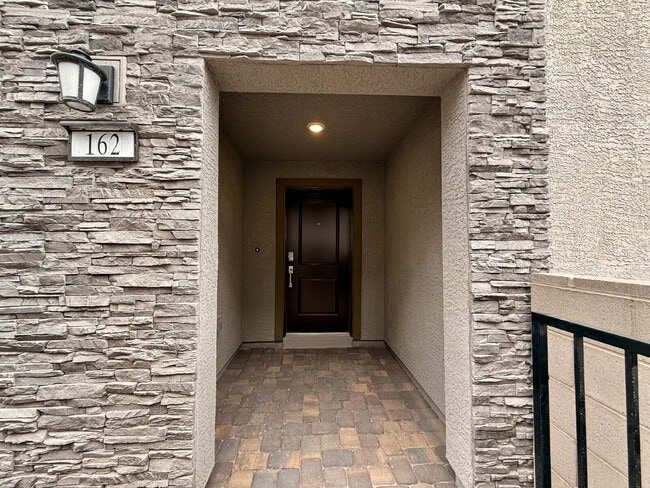 Building Photo - 3 BED 2.5 BATH 2 BALCONY 2 CAR GARAGE TOWNHOUSE IN HENDERSON FOR RENT!!