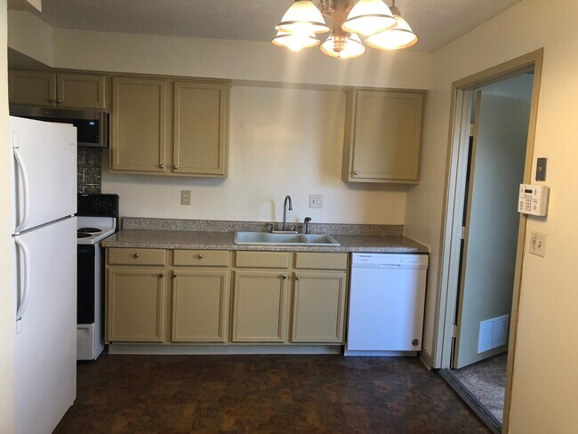 Building Photo - 2480 Agler Rd