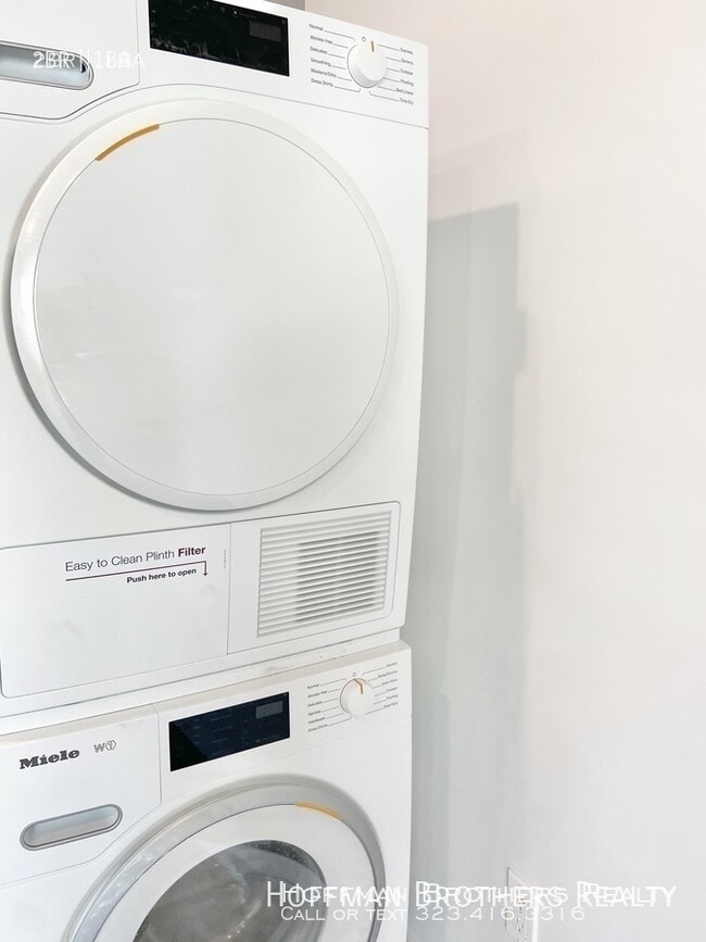 Building Photo - 141 N Swall Dr