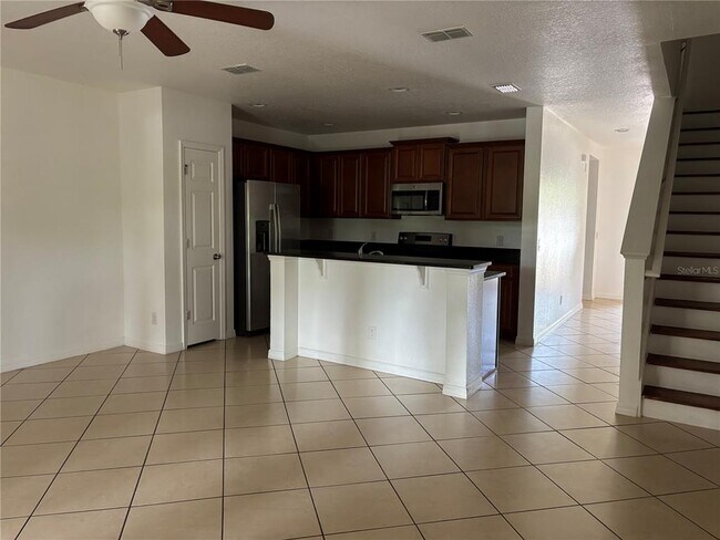 Building Photo - 2875 Sunstone Dr