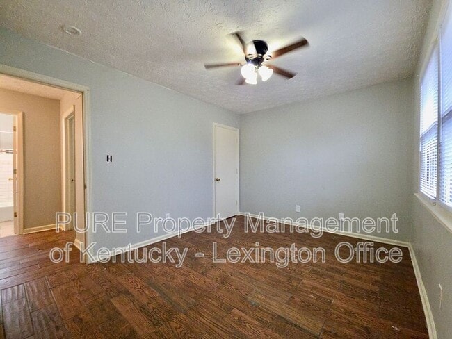 Building Photo - 305 Lake St