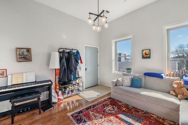 Building Photo - 178 Elm St