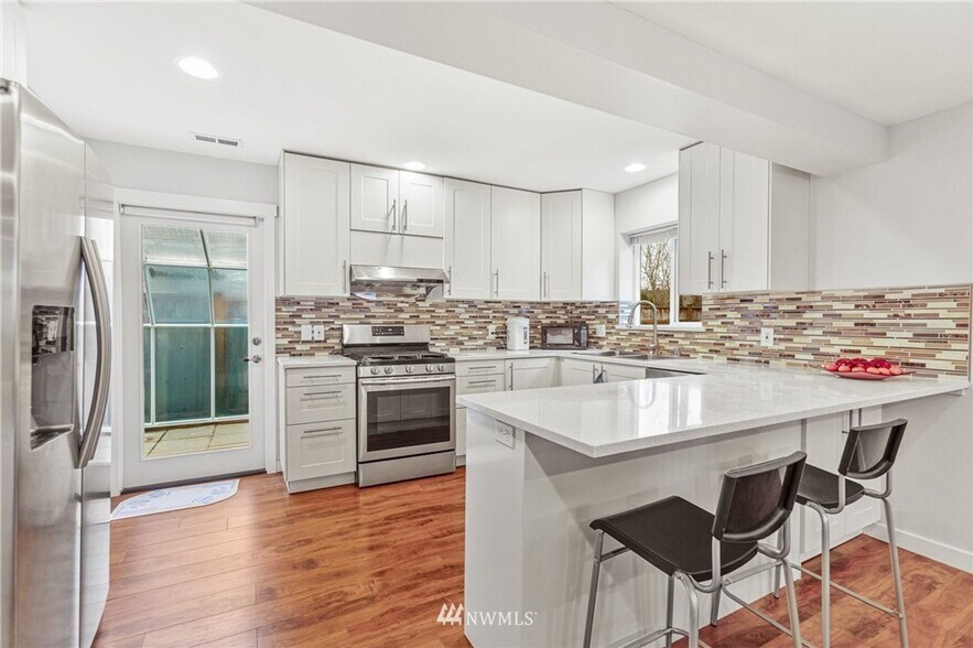 Building Photo - 4 Bed 2 Bath Home in Mountlake Terrace!