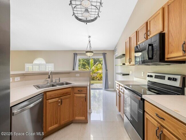 Building Photo - 8575 105th Ct