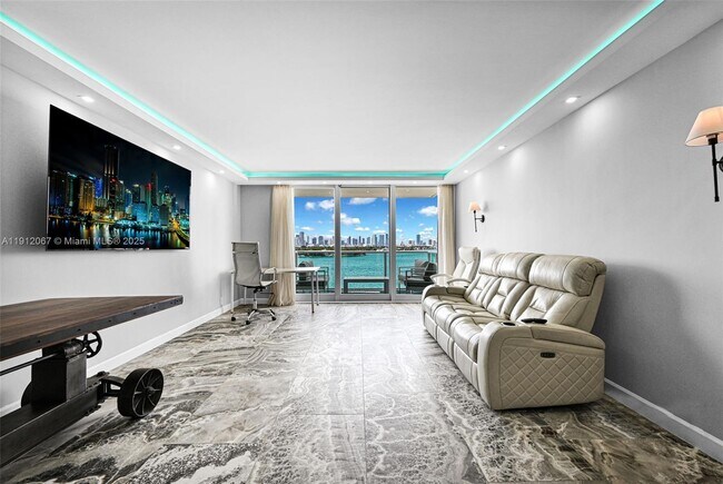 Building Photo - 1000 West Ave