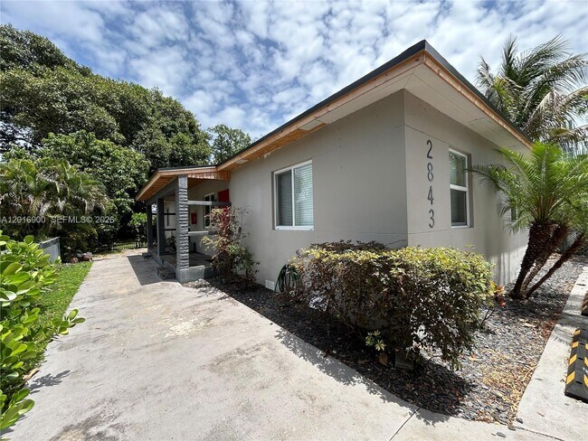 Building Photo - 2843 SW 37th Ct