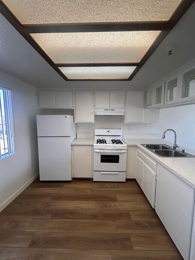 Interior Photo - 5021 (New)