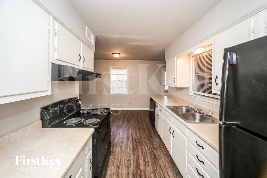 Building Photo - 1736 Borden Dr