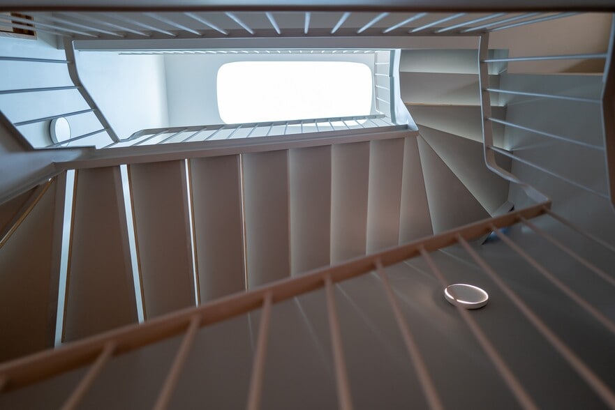 Building Photo - 375 6th Ave