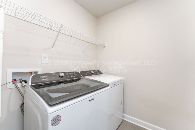 Building Photo - 2003 Old Rivers Rd