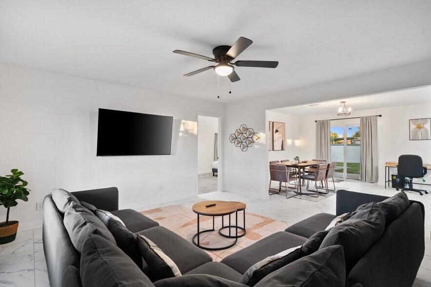 Building Photo - 3023 N 40th Ln