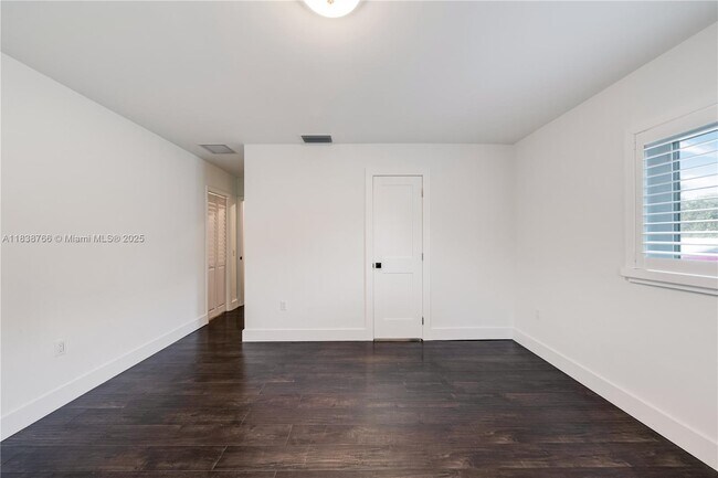 Building Photo - 6700 SW 49th Terrace