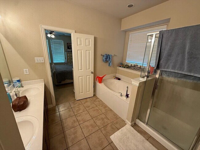 Building Photo - 10225 Ashburn Dr