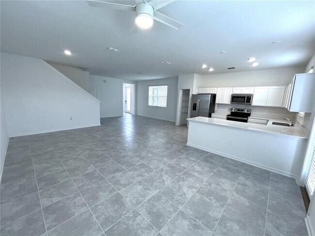 Building Photo - 398 Bogey Dr