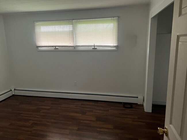 bedroom - 66165 N Moss Run Rd