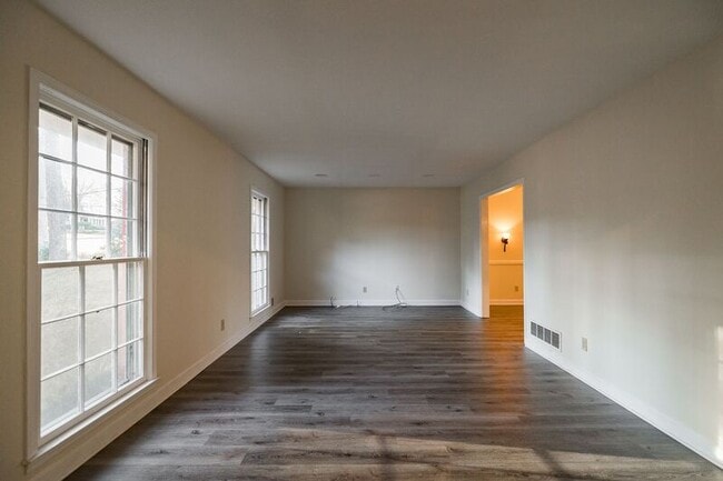 Building Photo - 265 Ponderosa Dr