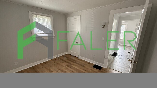 Building Photo - Charming and Ready to call home!