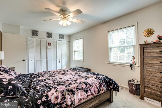 Building Photo - 546 Azalea Dr