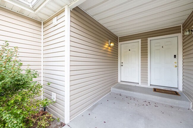 Building Photo - 326 S Thierman Rd