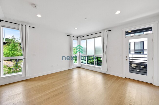Building Photo - 2 bed and 2.5 bath Modern Townhome Downtow...