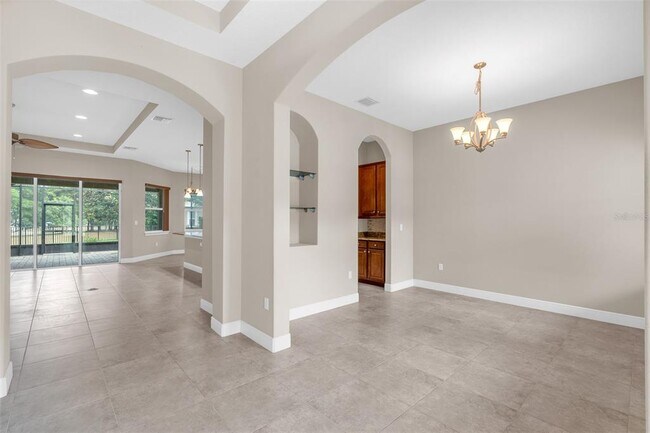 Building Photo - 903 Victoria Hills Dr S