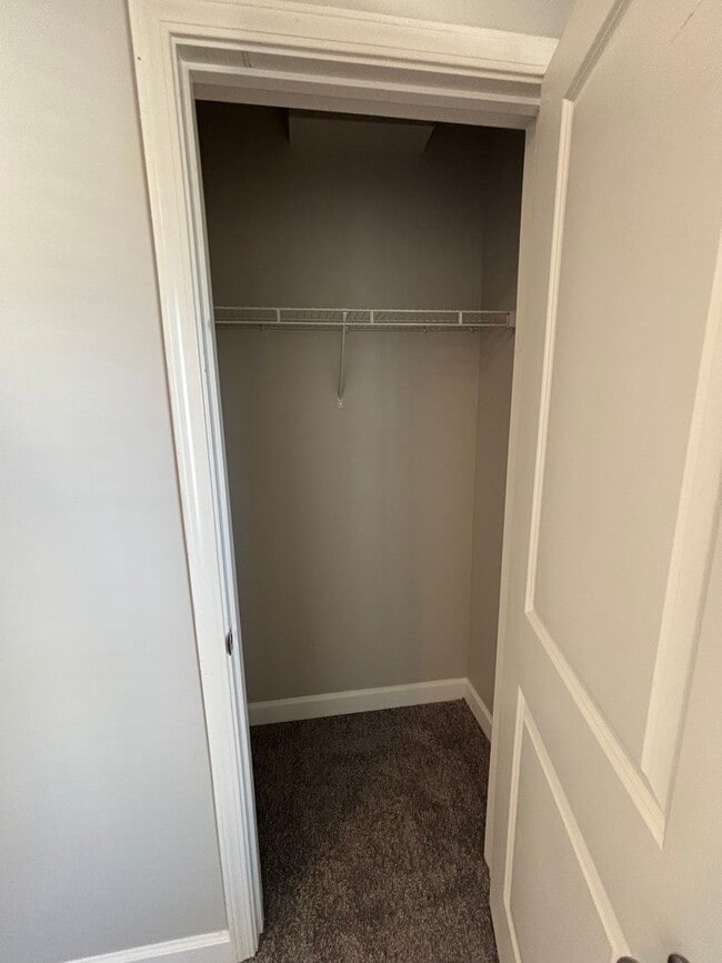 Building Photo - RENT SPECIAL! Beautiful 2 Bedroom 2 Bathro...