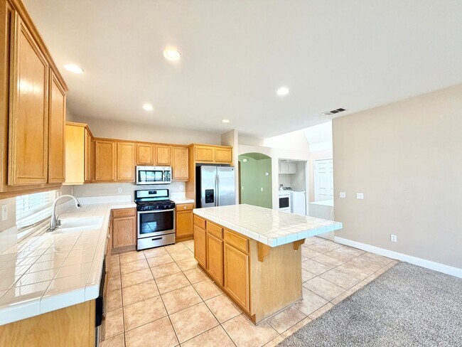 Building Photo - Wonderful 4 bedroom Single Story Murrieta Home (COMING SOON)
