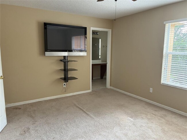 Building Photo - 2850 Retreat View Cir