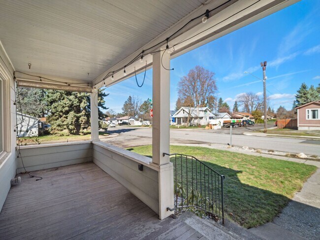 Building Photo - Modern & Cozy Retreat in Spokane – Prime Location Near Downtown