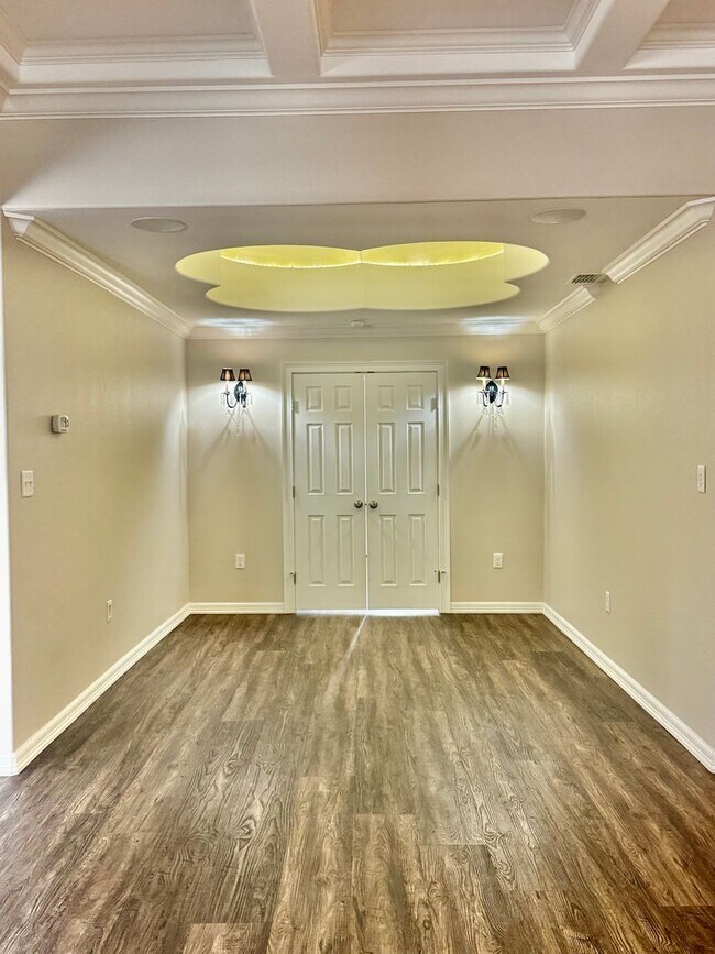 Building Photo - Elegant Estate in the Country Club Setting-Mother in law suite