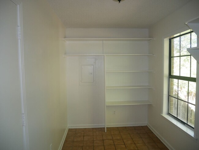 Building Photo - 5800 Dover Dr