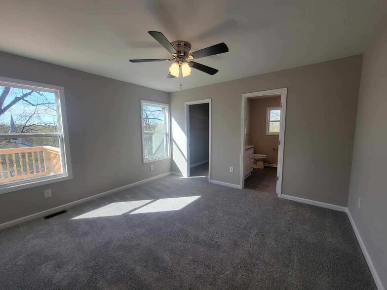 Building Photo - 605 Frank St