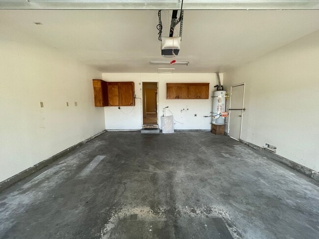 Building Photo - 3233 Nightingale Dr