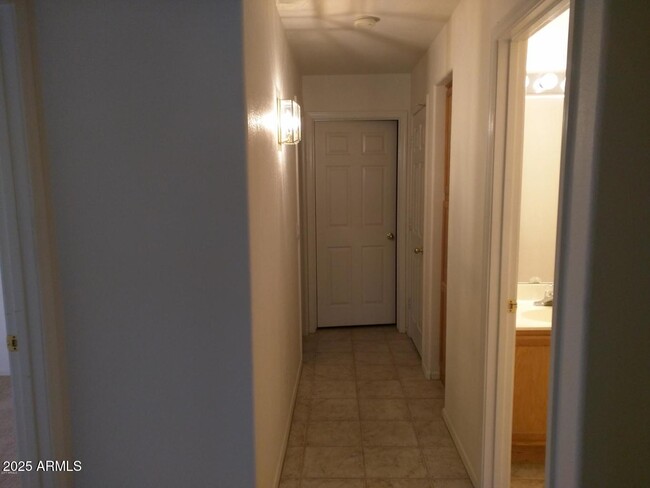 Building Photo - 1924 W Mockingbird Dr