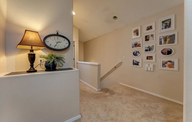 Building Photo - Kelly Creek 3 Bedroom Townhome